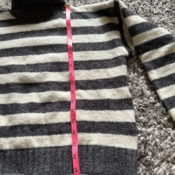 JUST COZY Sweater B&W Striped XS/S - Picture 6 of 7